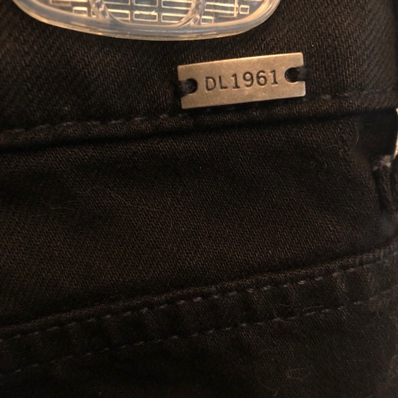 EUC DL1961 black high rise fringe size 31 shorts - Picture 7 of 8